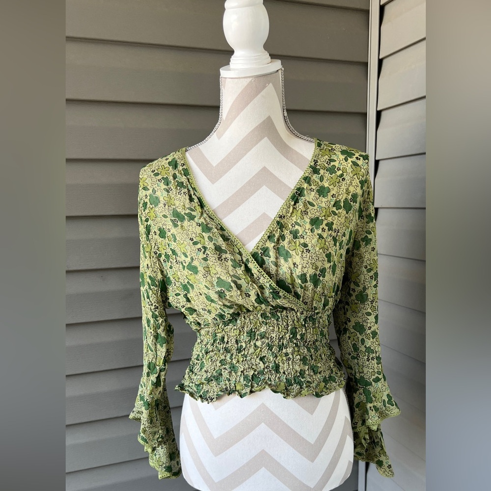 DCC Junior Green Floral Crop Top Bell Sleeve Blouse- Size Med Shirt Sz L